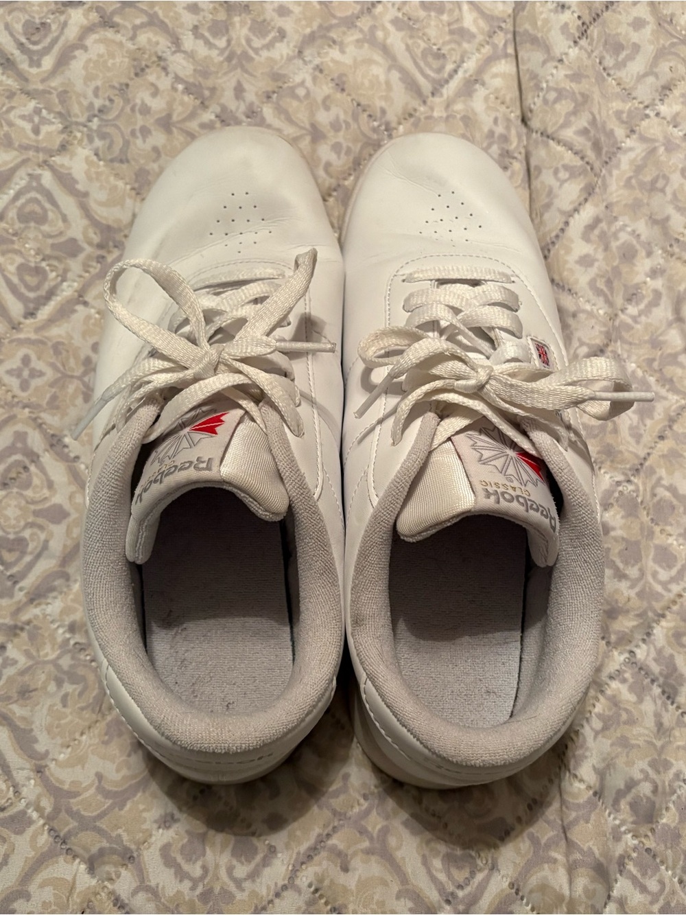 Vintage Reebok White Low-Top Sneakers with Red Logo